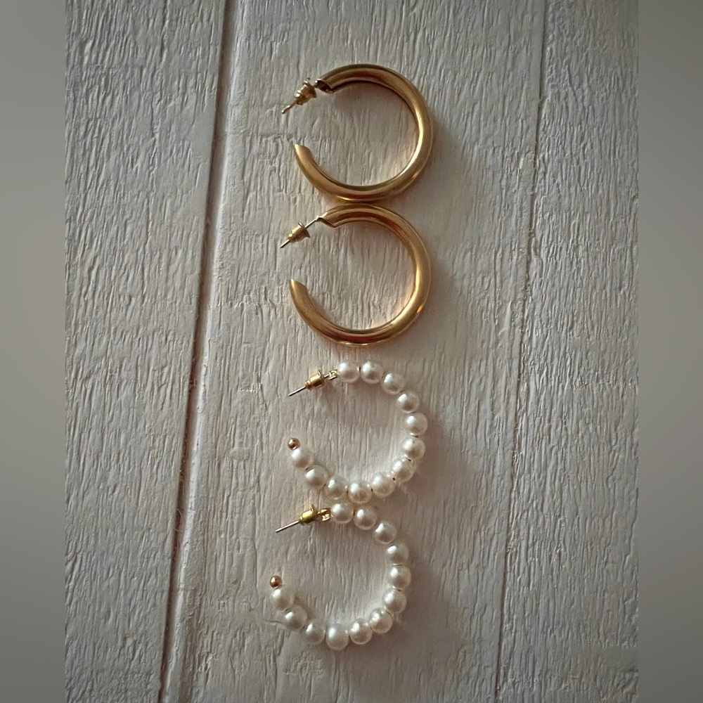 Bundle of two hoop earrings like new!